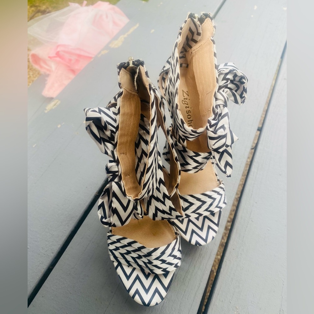 Zigi Soho Women's Black and White Sandals S/7 - Picture 3 of 16